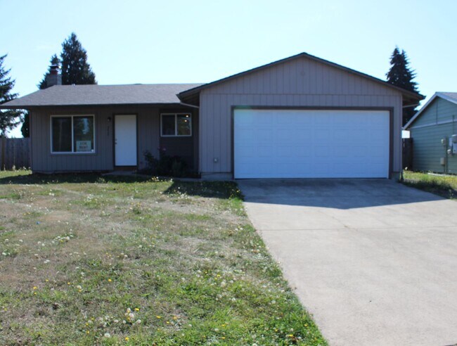 Building Photo - 252 NE Palomar Ct