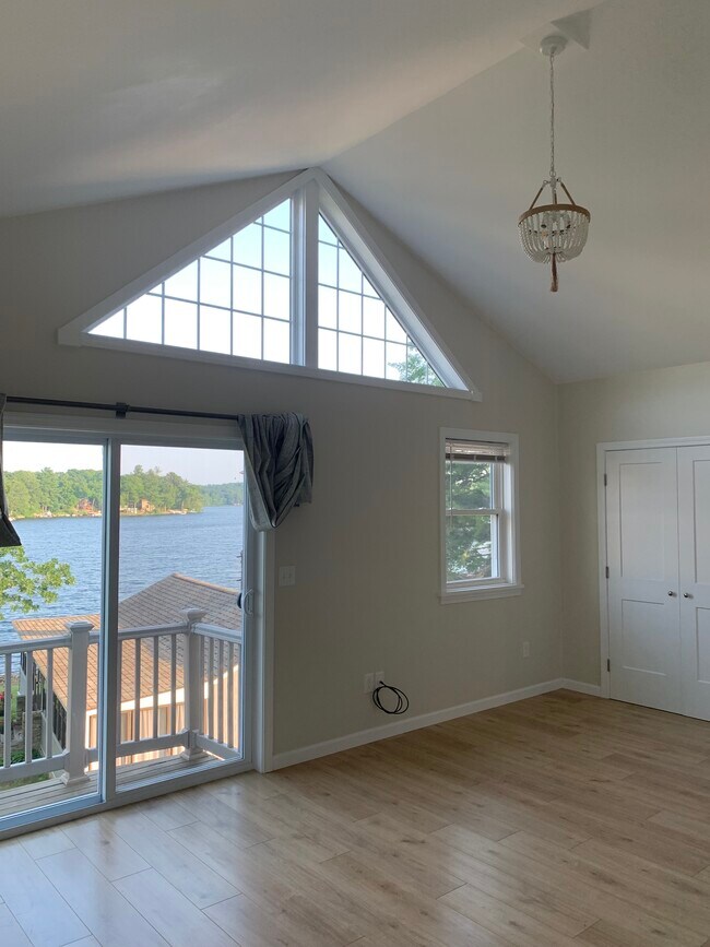 Building Photo - 8 Lakeview Dr