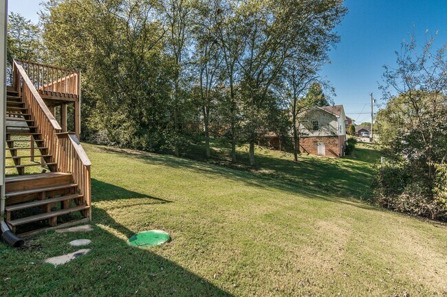 Building Photo - 4 bedroom Home Sumner County Schools