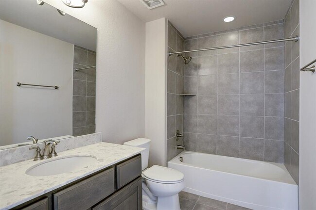 Building Photo - 9814 Vintage Villa Dr