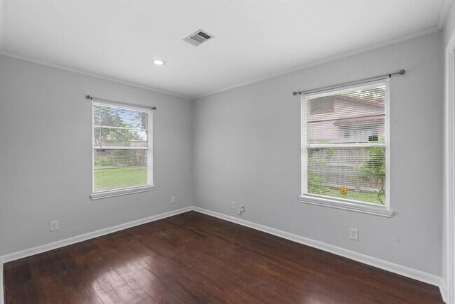 Building Photo - 2122 Althea Dr