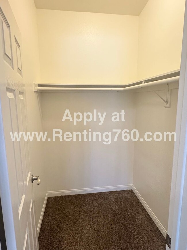 Building Photo - Spacious 3 Bed 2 Bath Home!