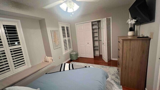 Building Photo - 6346 Chimney Wood Ct