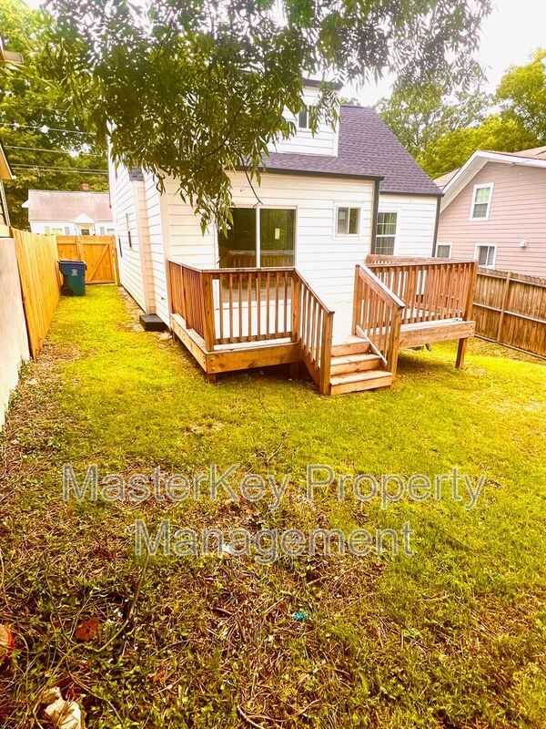 Building Photo - 713 Massey Ave