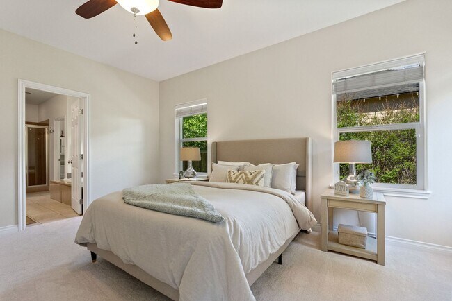 Building Photo - Charming Awbrey Butte Home Available NOW