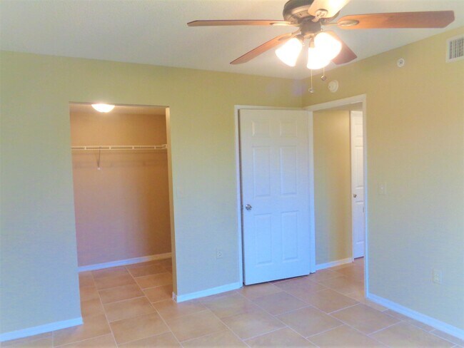 Building Photo - 1650 N 42ND Cir