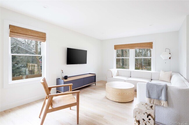 Building Photo - 1700 Cedar Dr