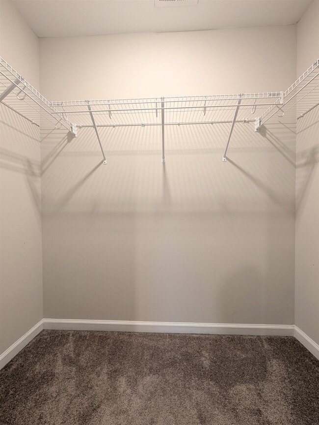 Building Photo - 129 Goldenrod Cir