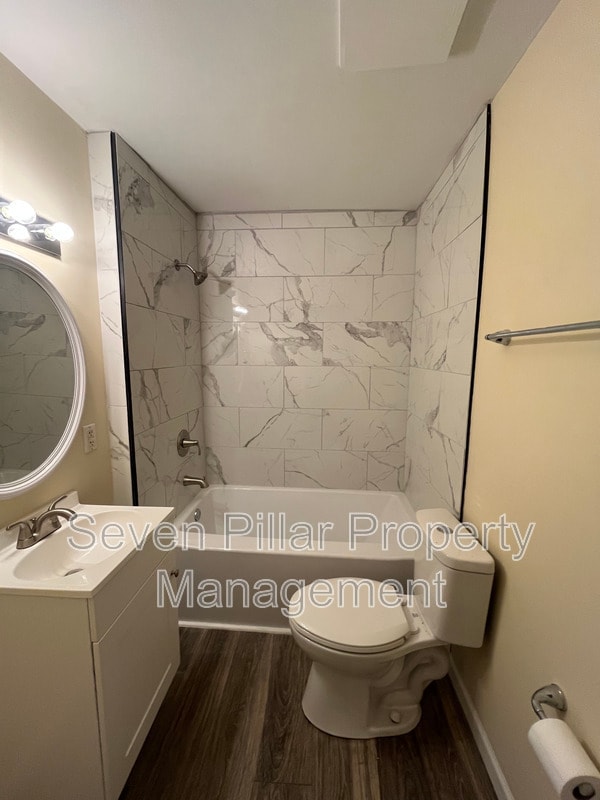 Building Photo - 1042 E 16th Ave