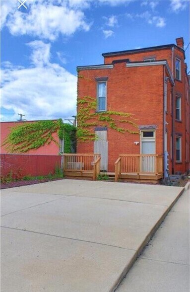 Building Photo - 2306 Sidney St