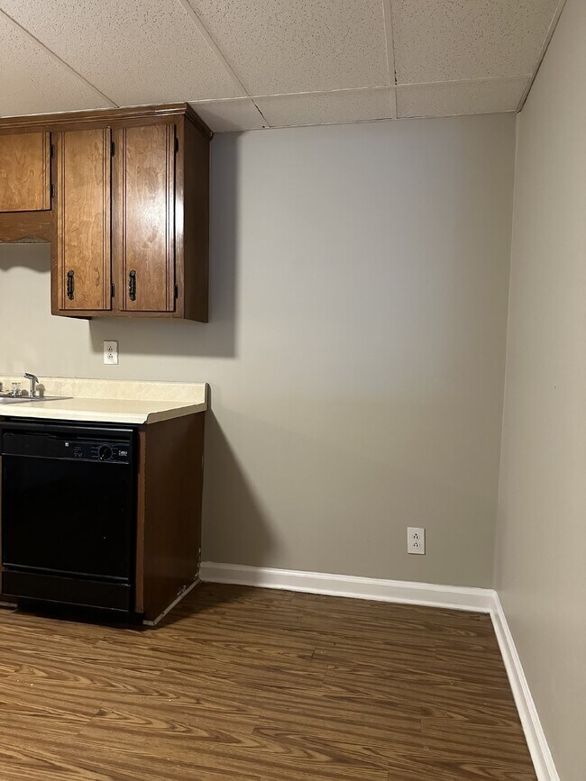 Building Photo - 83 D Lawn Street