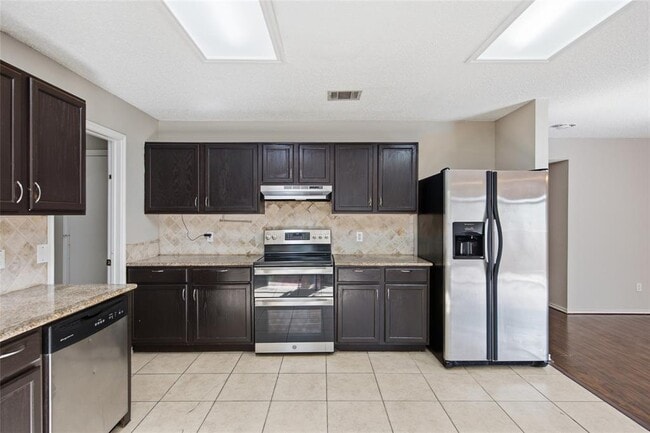 Building Photo - 7900 Rosenberry Dr