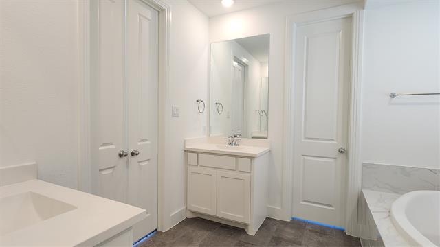 Building Photo - 3124 Engelman Dr