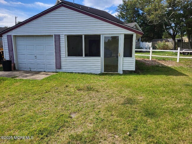 Building Photo - 5 Holden St