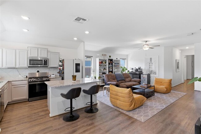 Building Photo - 7409 Spring Ray Dr