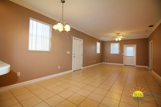 Building Photo - Great 2 Bedroom Unit in Fort Walton