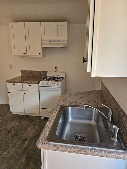 Building Photo - 8714 La Vine St