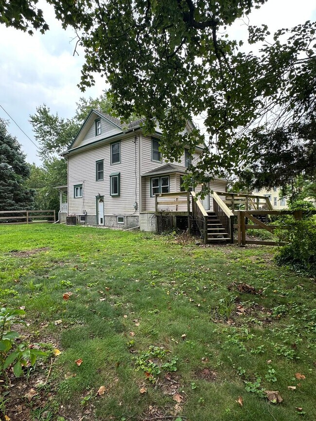 Building Photo - 541 W Jersey Ave