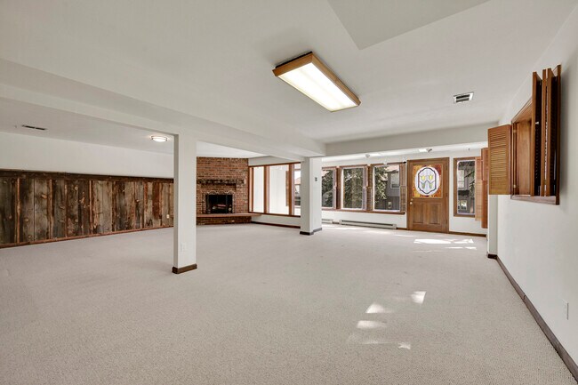 Building Photo - 2356 S Hiwan Dr