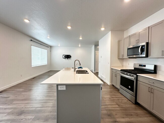 Building Photo - Great Lehi Home Now Available!