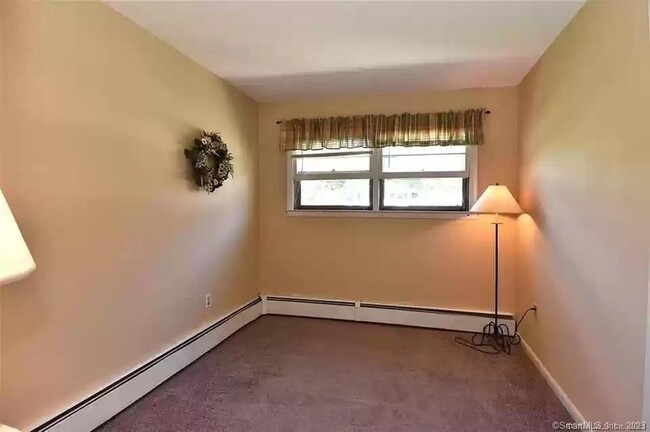 Building Photo - 21 Mcdermott Cir