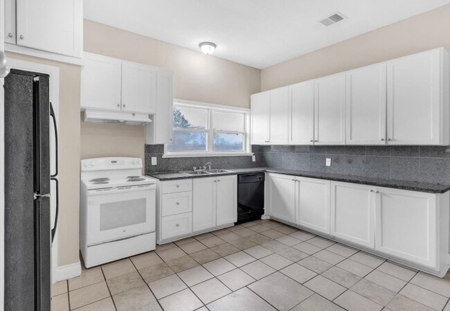 Building Photo - 9678 Interstate 10 Frontage Rd