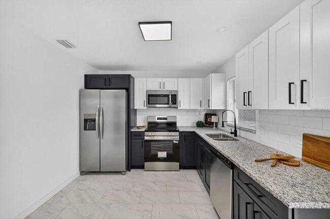 Building Photo - 8609 Fish Lake Rd