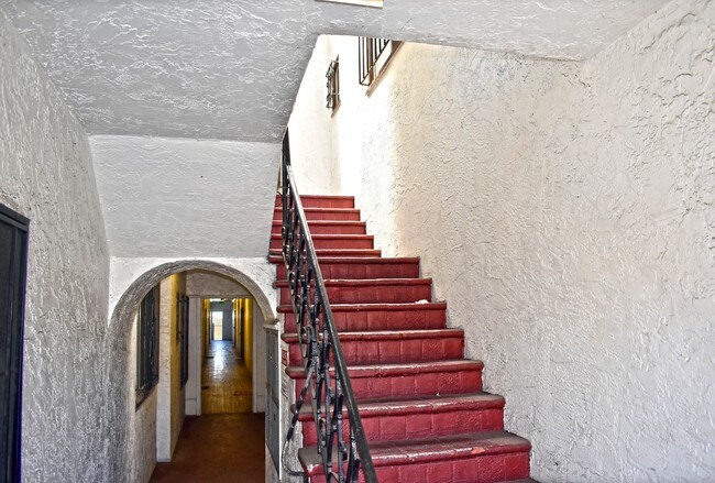 Building Photo - 1211 Magnolia Ave.