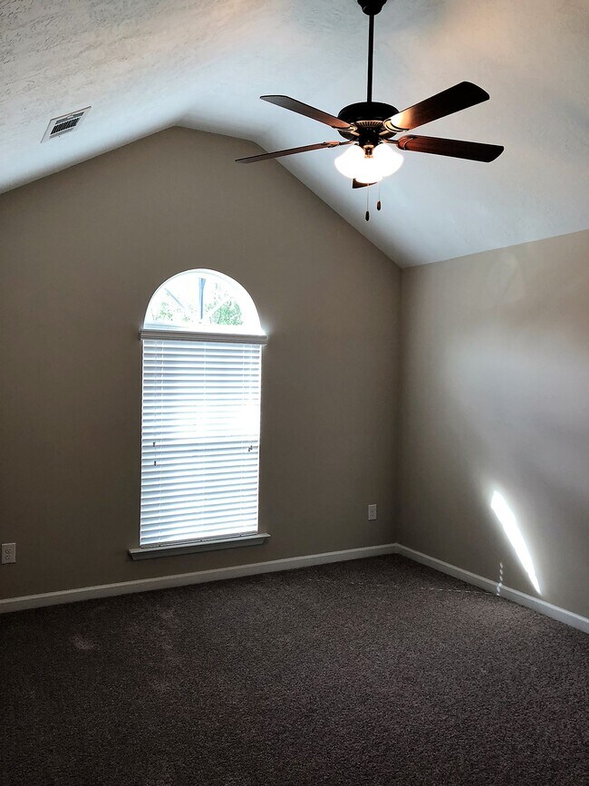 Building Photo - 3016 Ashley Lp