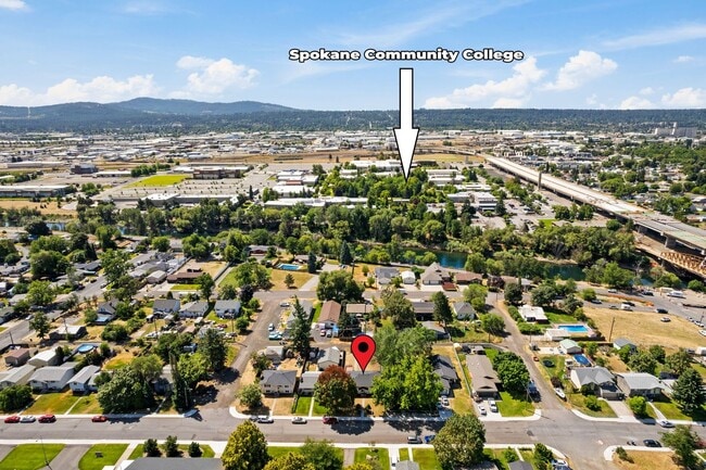Building Photo - 4 Bedroom Northeast Spokane Home - Availab...