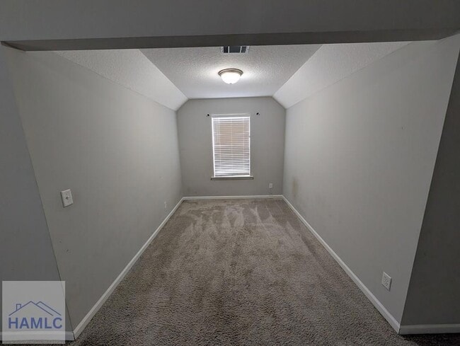 Building Photo - 29 Labrador Ln