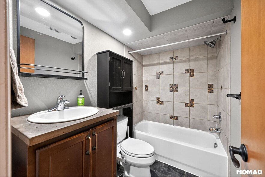 Building Photo - 20 S Logan St