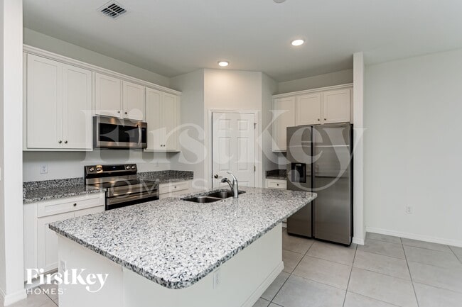 Building Photo - 348 Corbel Ln