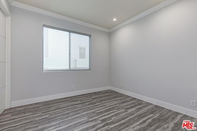 Building Photo - 12730 Montana Ave