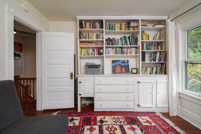 Building Photo - R0441