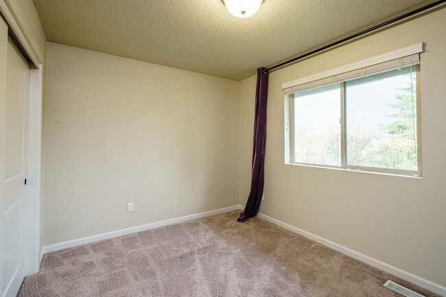 Building Photo - Desirable Camas Location - Hills at Round ...