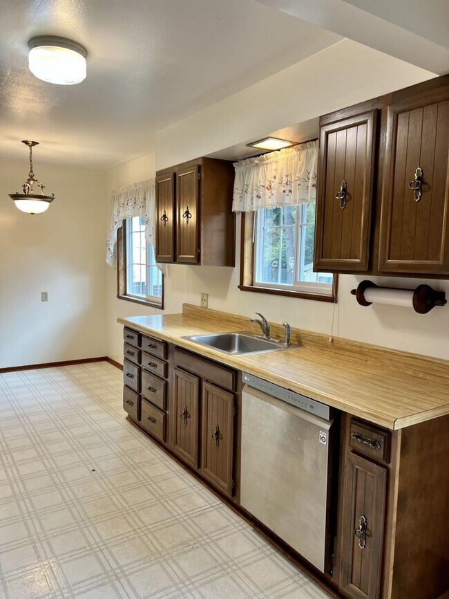 Building Photo - 3 bedroom in Renton WA 98059