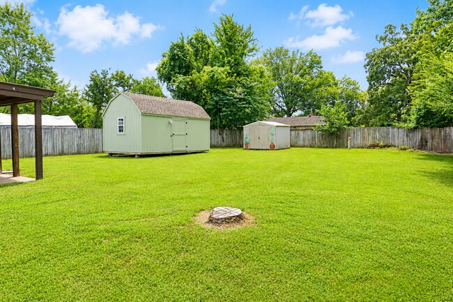 Building Photo - 5601 Country Ridge