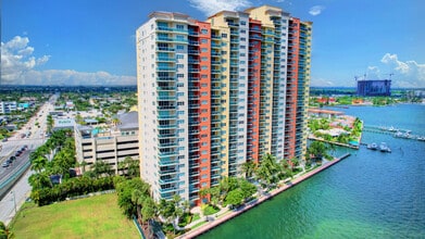 Building Photo - 2640 Lake Shore Dr