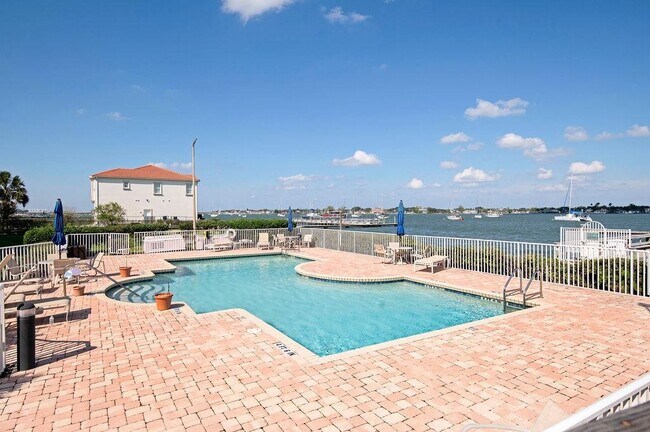 Building Photo - 157 Marine St