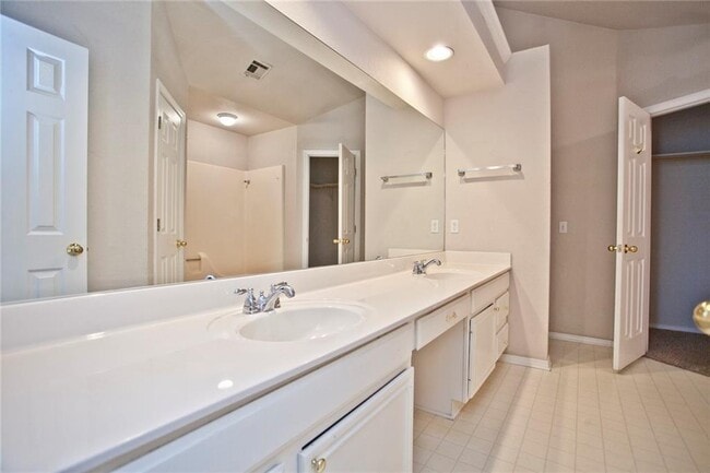 Building Photo - 281 Stein St