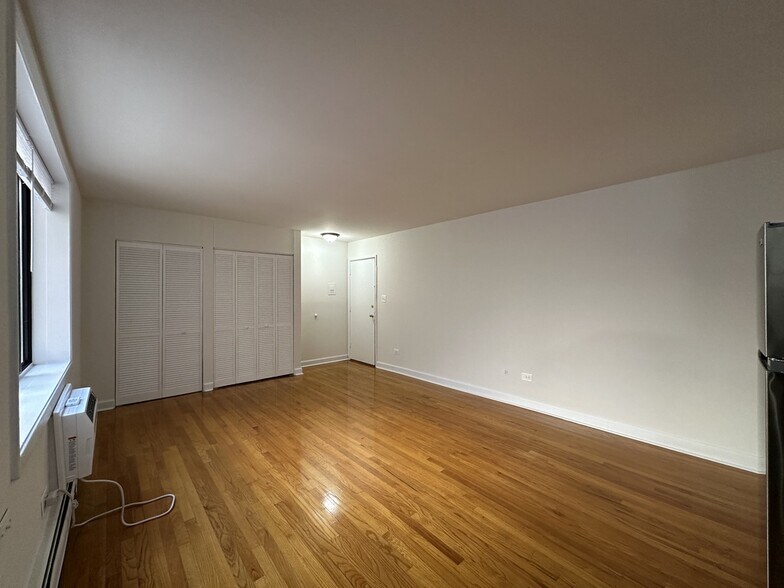 Building Photo - 1515 W Morse Ave