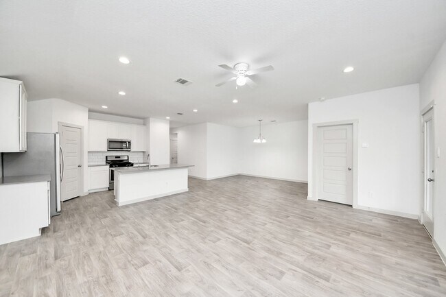 Building Photo - 7803 Golden Rubia Ln