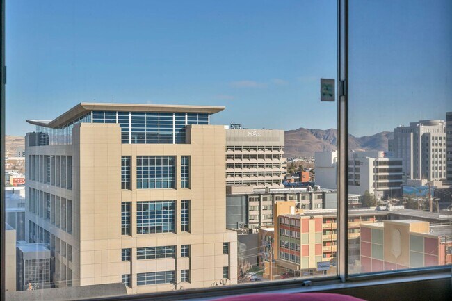 Building Photo - Fully Furnished Downtown Condo