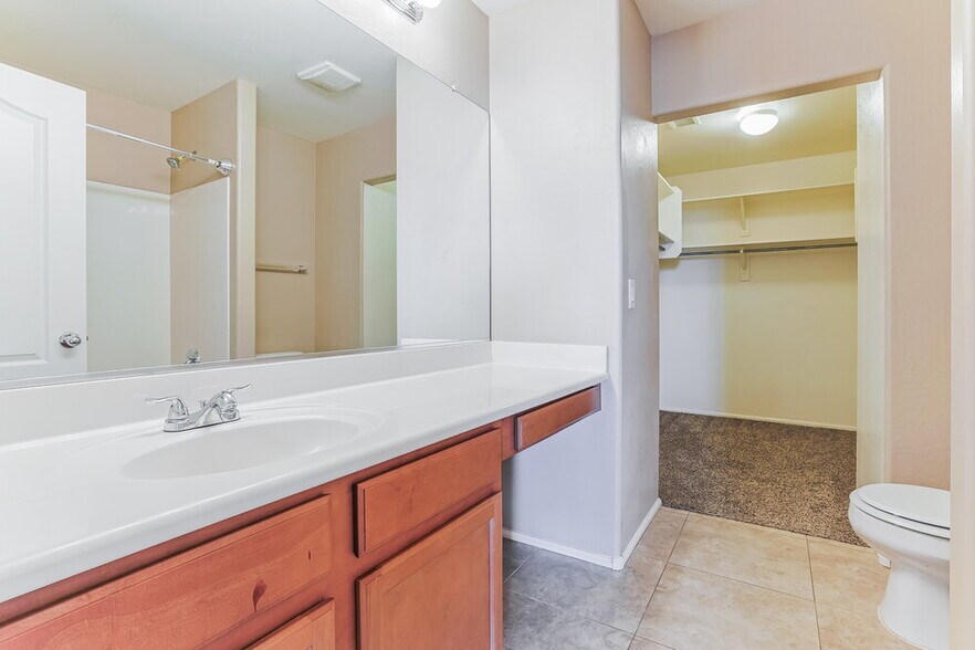 Building Photo - 1435 E Pryor Rd