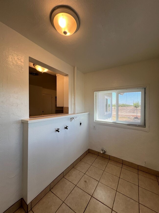 Building Photo - 9905 W Shaw Ave