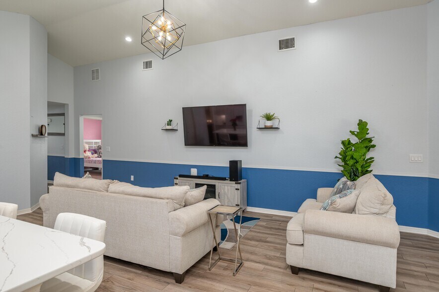 Building Photo - 501 Interlock St