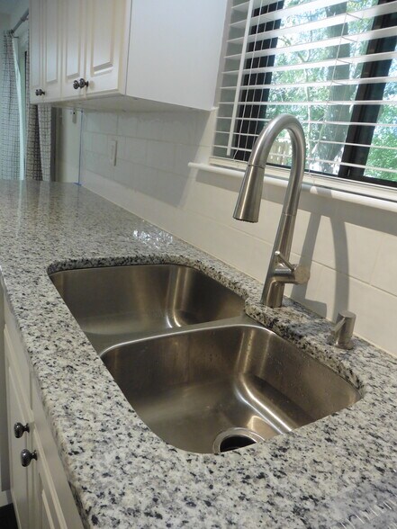 Kitchen 3 - 4257 Lake Ridge Dr