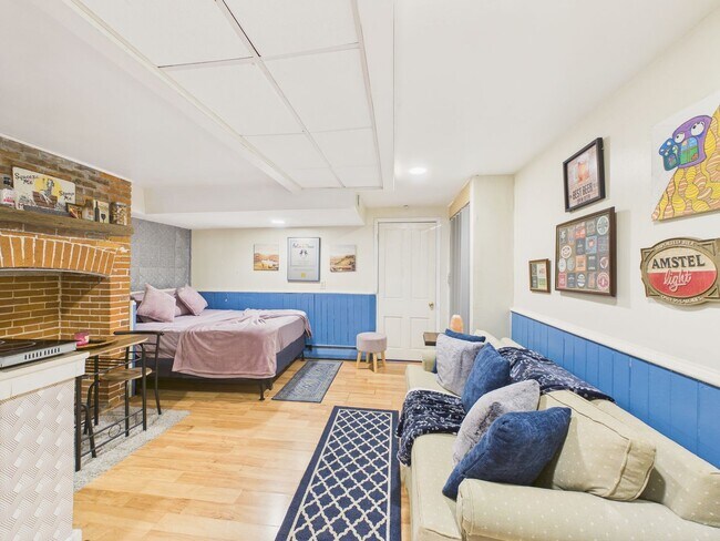 Building Photo - 260 North St