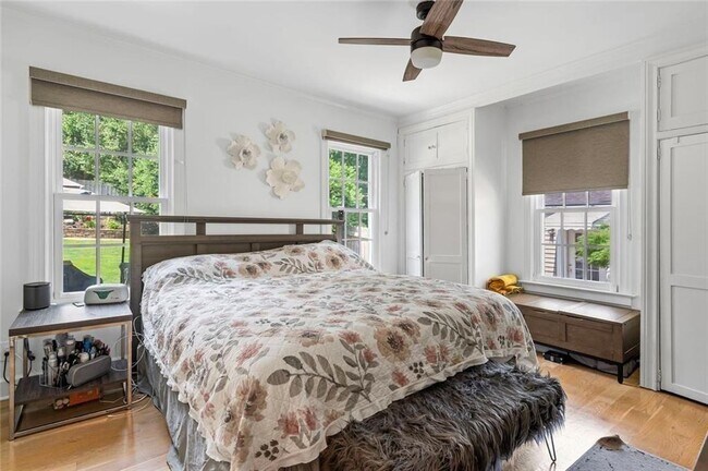 Building Photo - 346 Redland Rd NW